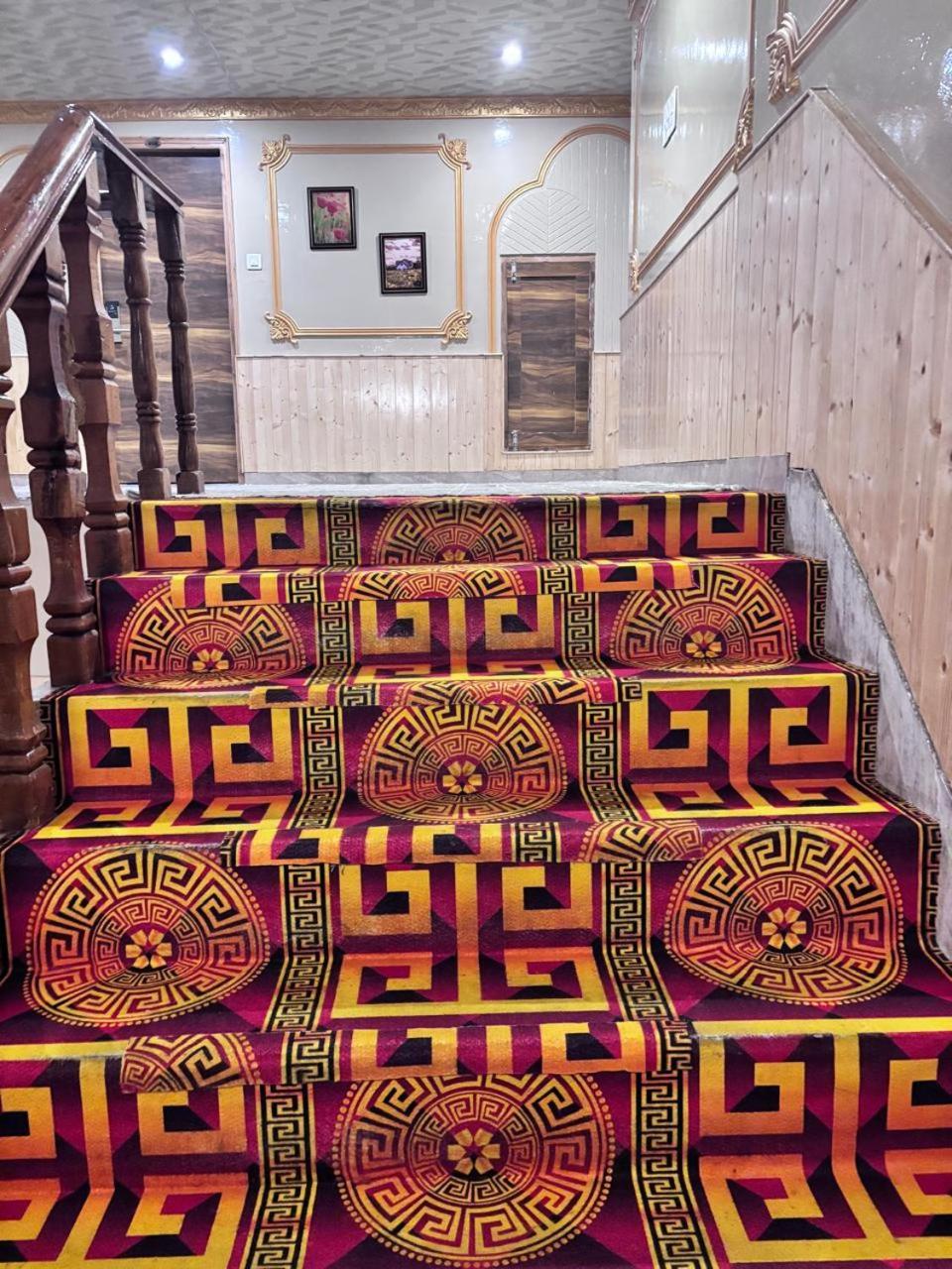 Shobha Hotel Manāli エクステリア 写真